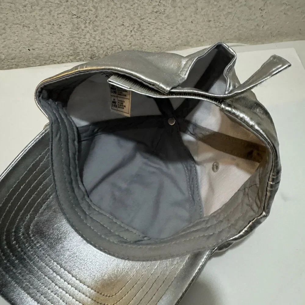 Silver Mickey Hat - Picture 3 of 7